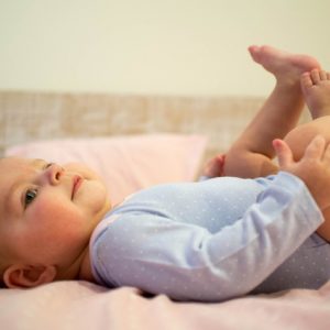 Prendre soin des bébés selon l'approche Pikler
